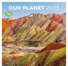 Kalendář Naše planeta 2025 s obrázkem barevných hor.