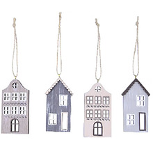 Čtyři dřevěné závěsné ozdoby ve tvaru domů se šňůrkou