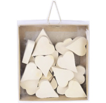 Dekorativní dřevěné tvary v nádobě, různé tvary jako srdce, trojúhelníky a mraky