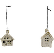 Dvě ozdoby ve tvaru domu pro vánoční dekoraci