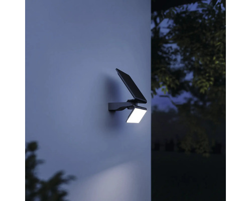 Solární svítidlo pro montáž na stěnu s LED světlem