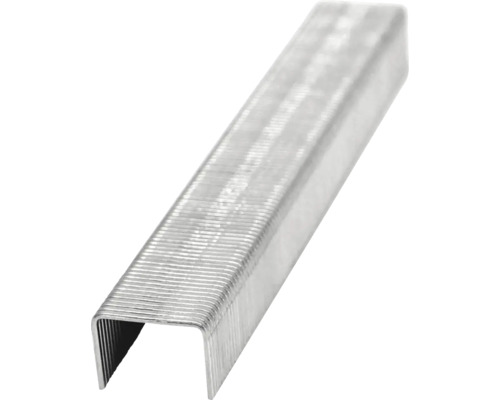 Detailní záběr na sešívací sponky.