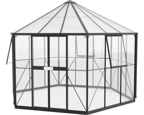 Skleník s ocelovým rámem a polykarbonátovými deskami