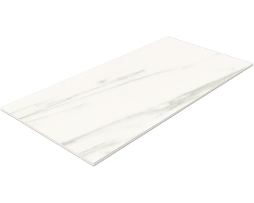 Bílá obkládačka se vzhledem mramoru