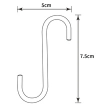Obrázek háčku ve tvaru S s rozměry: šířka 5 cm a výška 7,5 cm