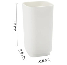 Bílý kelímek na zubní kartáčky o rozměrech 12,2 x 6,5 x 6,5 cm.