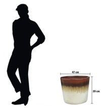 Květináč o rozměrech 47 x 39 centimetrů pro použití na zahradě