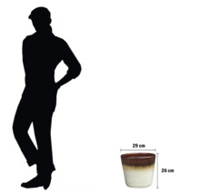 Keramický květináč o rozměrech 29 centimetrů krát 26 centimetrů