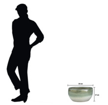 Keramická květináč o rozměrech 34 krát 17 centimetrů