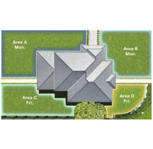 Pohled shora na dům se zahradními plochami a plánem zavlažování.