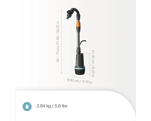 Čerpadlo do sudu na dešťovou vodu Gardena o rozměrech 55 až 77 centimetrů na výšku, 9,60 centimetrů na šířku a 21,40 centimetrů do hloubky. Hmotnost: 2,64 kilogramů.
