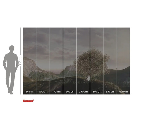 Foto tapeta s motivem krajiny a stromu, skládající se z osmi pruhů s údaji o velikosti a logem Komar