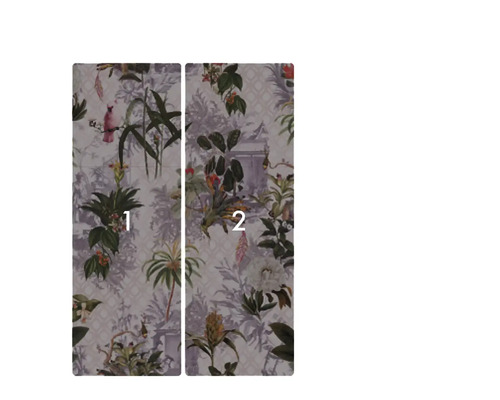 Dva pruhy tapety s rostlinnými motivy.