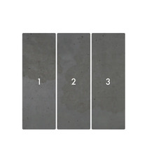 Tři betonové desky s čísly jedna, dvě a tři.