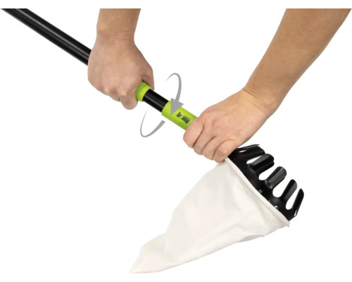 Osoba ovládá sběrač ovoce