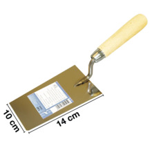 Štuková lžíce s dřevěnou rukojetí o rozměrech 14 cm x 10 cm