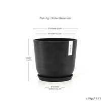 Květináč Ecopots Oslo 25 s rezervoárem. Rozměry: výška 21,4 centimetrů, vnější průměr 25 centimetrů, objem 7,7 litrů, hmotnost 1,2 kilogramů.