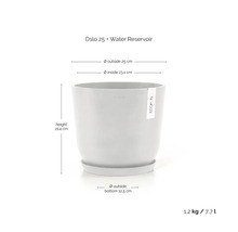 Šedý květináč Ecopots Oslo 25 s rezervoárem na vodu, průměr 25 centimetrů, výška 21,4 centimetrů, hmotnost 1,2 kilogramu, objem 7,7 litru.