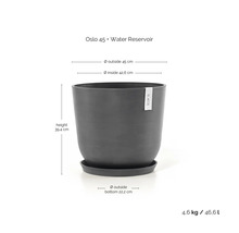 Květináč Ecopots Oslo 45 s nádrží na vodu, průměr 45 centimetrů, výška 39,4 centimetrů, objem 46,6 litrů.