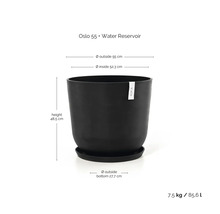 Černý květináč Ecopots Oslo 55 s rezervoárem na vodu, průměr 55 centimetrů, výška 48,5 centimetru, objem 85,6 litru.