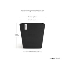 Čtvercový květináč Ecopots Rotterdam 45 s vodním rezervoárem, výška 44,4 centimetrů, vnější průměr 43,6 centimetrů, objem 63,5 litrů.