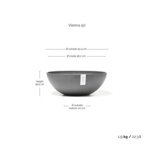 Šedá mísa na rostliny Ecopots Vienna 50: průměr 50,4 centimetrů, výška 18,5 centimetrů, objem 22,3 litrů, hmotnost 1,9 kilogramů.