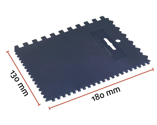 Plastová špachtle se zuby, šířka 180 mm a výška 130 mm