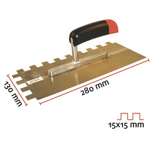 Zubová stěrka o rozměrech 280 krát 130 milimetrů a zuby 15 krát 15 milimetrů.