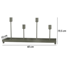 Moderní kovový svícen pro čtyři svíčky s obdélníkovým podnosem a kulovými nožkami, šířka 40 centimetrů, hloubka 10 centimetrů a výška 19,5 centimetru.