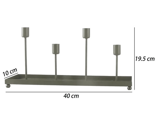 Moderní kovový svícen pro čtyři svíčky s obdélníkovým podnosem a kulovými nožkami, šířka 40 centimetrů, hloubka 10 centimetrů a výška 19,5 centimetru.