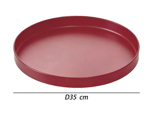 Kulatá plastová miska pod květináč v červené barvě o průměru 35 centimetrů.