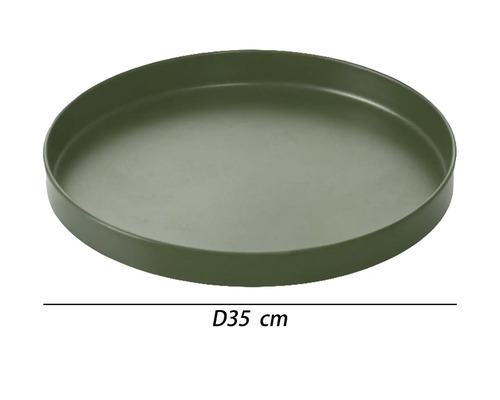 Kulatá tmavě zelená plastová podmiska pod květináč o průměru 35 centimetrů.
