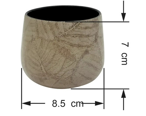 Keramický obal na květináč s motivem listů, výška 7 centimetrů, šířka 8,5 centimetru.