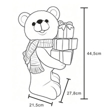 Technický nákres vánočního medvídka se šálou a dárky, rozměry: výška 44,5 centimetrů, šířka 21,5 centimetrů, hloubka 27,8 centimetrů