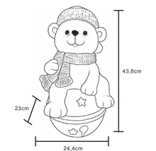 Figurka medvěda s čepicí a šálou na kouli s hvězdami: výška 43,8 centimetrů, šířka 24,4 centimetrů, hloubka 23 centimetrů.