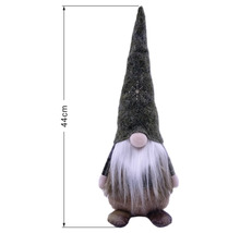 Vánoční skřítek se špičatou čepicí a bílými vousy, výška 44 centimetrů.