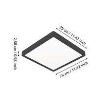 Čtvercové stropní LED svítidlo s rozměry: 29 centimetrů krát 29 centimetrů a výškou 2,50 centimetru.