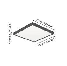 Čtvercové LED panelové svítidlo s rozměry: délka 15 centimetrů, šířka 15 centimetrů a výška 2,50 centimetrů.