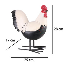 Dekorativní kovová figurka kohouta, bílo-černá s červeným hřebínkem, výška 28 centimetrů, šířka 25 centimetrů, hloubka 17 centimetrů.