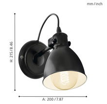 Černé nástěnné svítidlo s industriálním designem