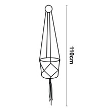 Závěsný květináč o délce 110 centimetrů.