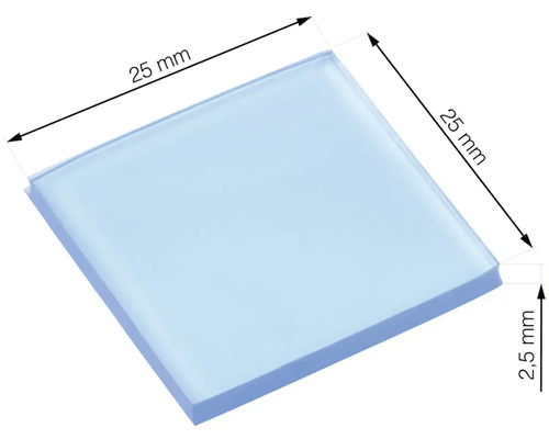 Čtvercová skleněná dlaždice o délce hrany 25 mm a tloušťce 2,5 mm.