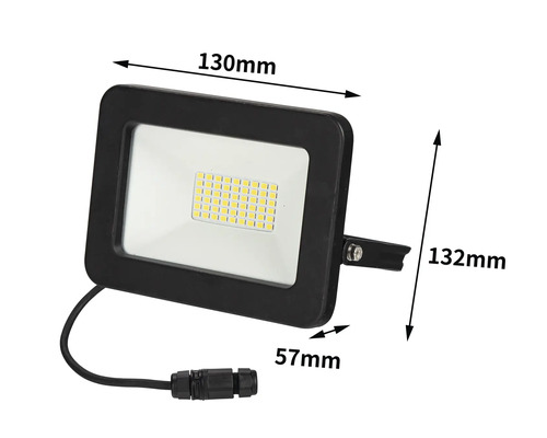 LED reflektor o rozměrech 130 mm x 132 mm x 57 mm.