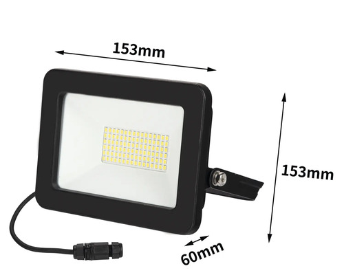 Černý LED reflektor o rozměrech 153 mm x 153 mm x 60 mm.