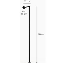 Kovový stojan na šaty o rozměrech 160 cm na výšku, 30 cm do hloubky a 8,5 cm vzdálenost od stěny