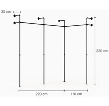 Věšák na šaty z ocelových trubek o rozměrech 230 krát 220 krát 110 centimetrů