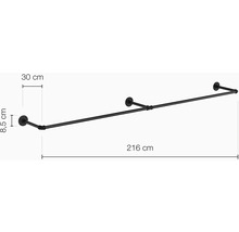 Černá šatní tyč o rozměrech 216 cm délka, 30 cm hloubka a 8,5 cm výška.