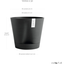 Černý plastový květináč o rozměrech výška 27,5 cm, vnější průměr 30 cm a průměr dna 21,7 cm.