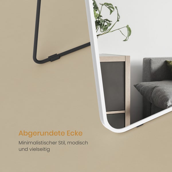 Nástěnné zrcadlo se zaoblenými rohy a minimalistickým designem