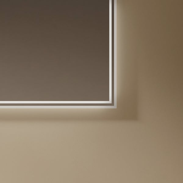 Nástěnné zrcadlo s integrovaným LED osvětlením v obdélníkovém designu